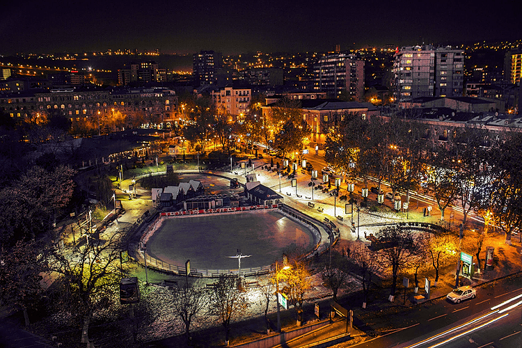 Лебединое озеро в ереване фото