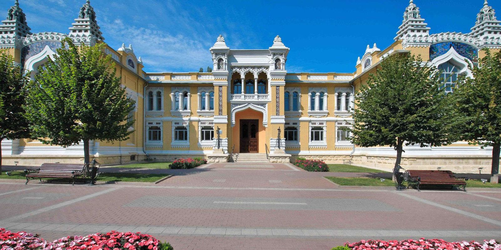 Главные нарзанные ванны внутри