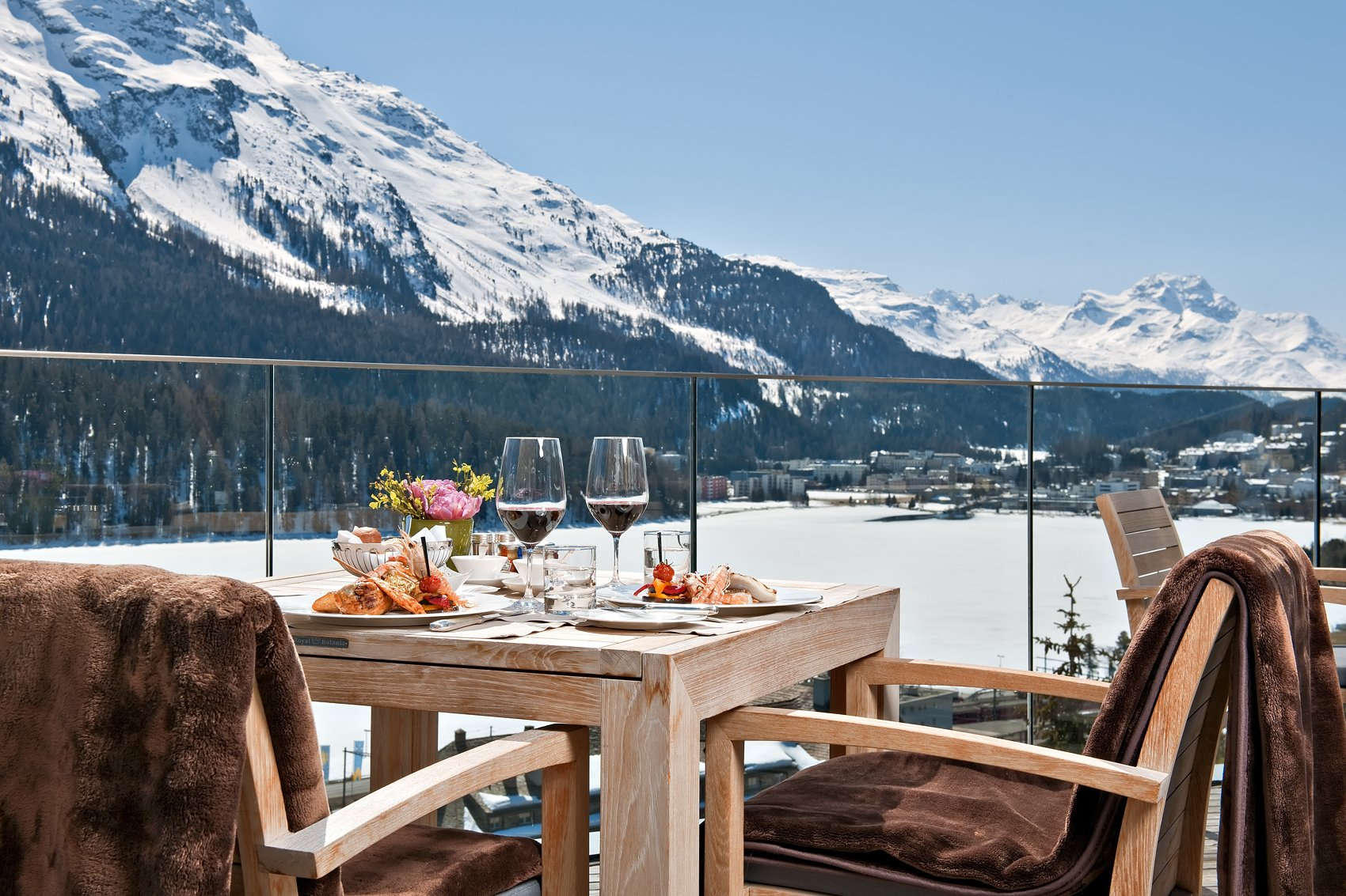 Завтраки красная поляна. Carlton Hotel St Moritz. Кафе Церматт Швейцария. Отель вершина Альпы Швейцария. St.Moritz (Сант-Мориц) в Швейцарии Шале.